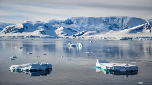 冰川 海 山 12k风景壁纸 MACGF.COM - macGF