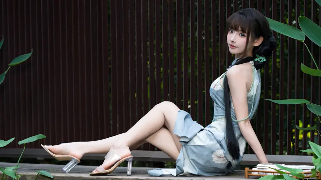 森系 旗袍 气质 美女 高跟鞋 12k美女壁纸 MACGF.COM