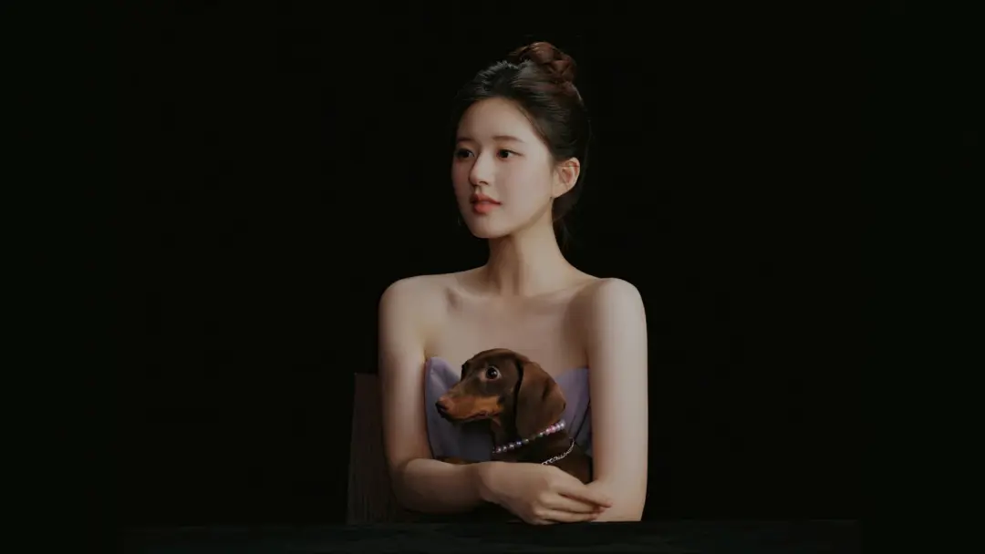 赵露思 抱着小狗 露肩 摄影 12k影视美女壁纸 MACGF.COM