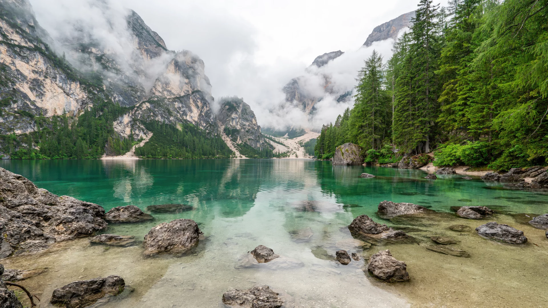青山绿水 雾 氧 12k风景壁纸 MACGF.COM