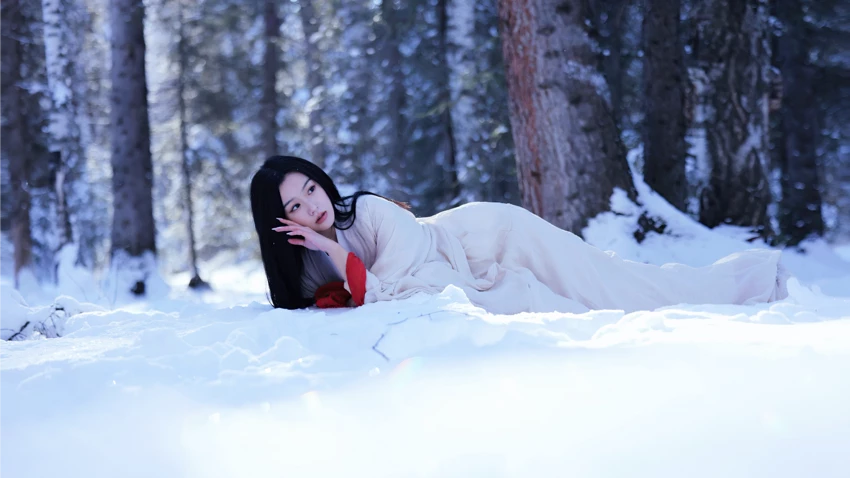 雪地 冬季 汉服 12k美女壁纸 - macGF